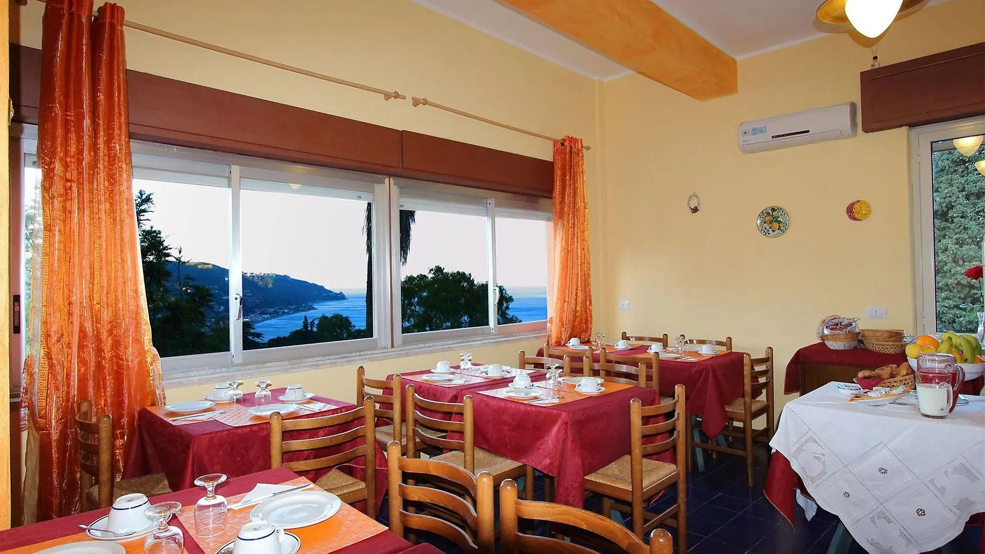 Innpiero Taormina 0*,  Italia